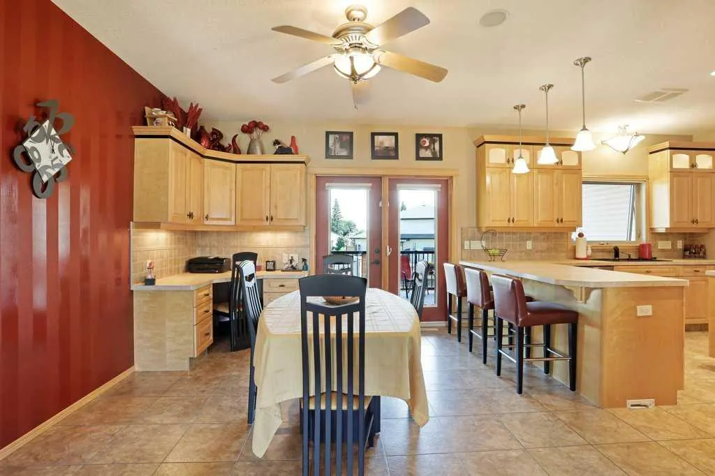 4 SouthShore Close E