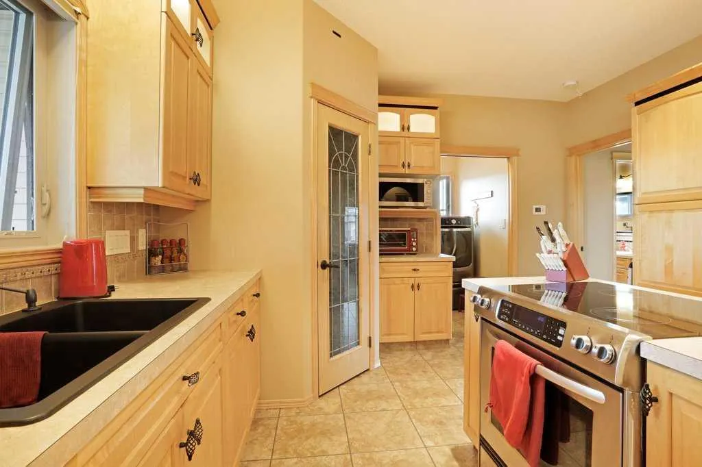 4 SouthShore Close E