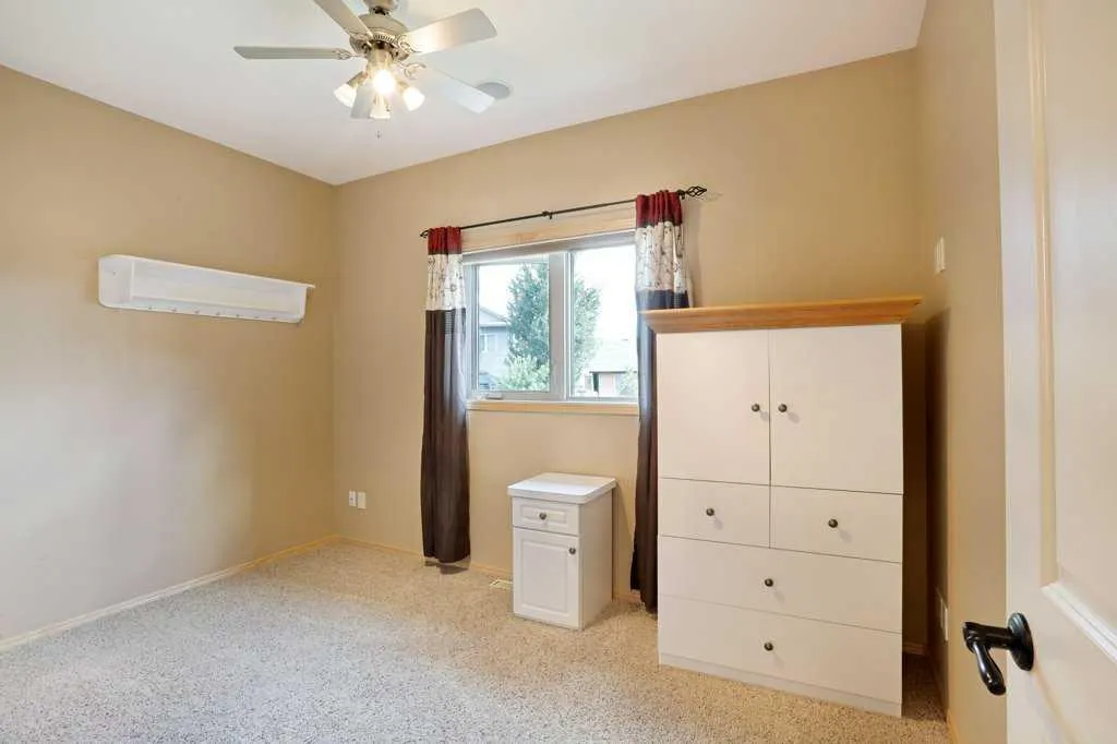 4 SouthShore Close E