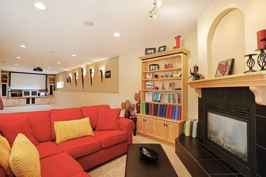 4 SouthShore Close E