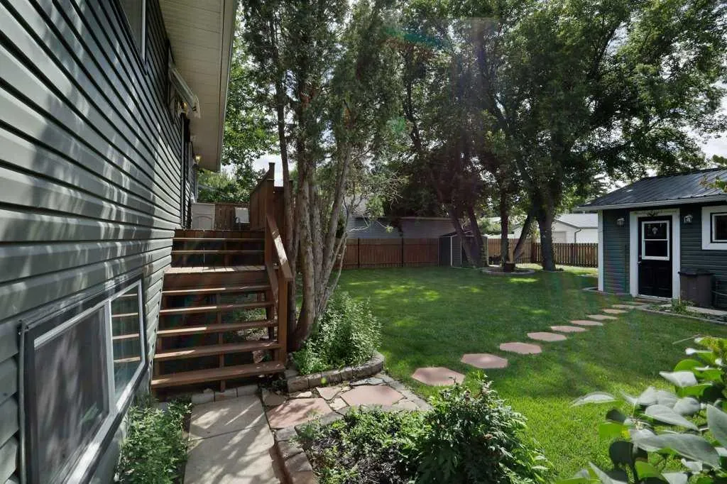 15 Westbrook Crescent W