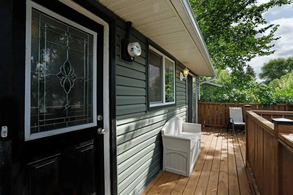 15 Westbrook Crescent W