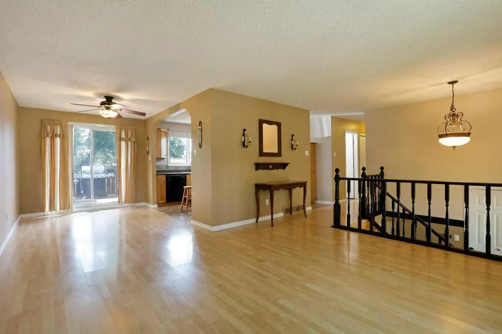 15 Westbrook Crescent W