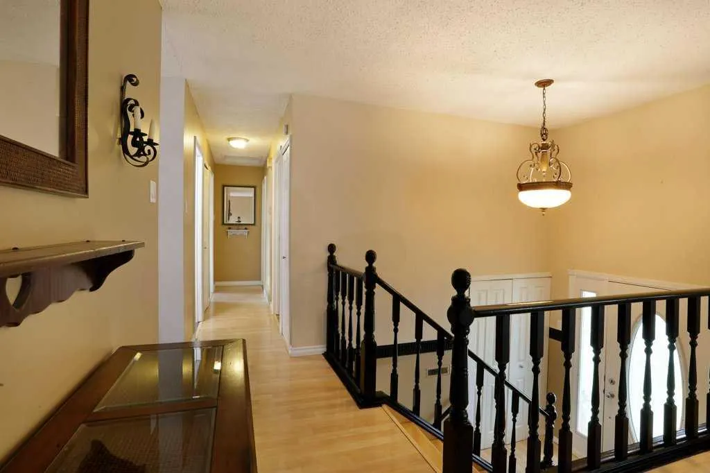 15 Westbrook Crescent W