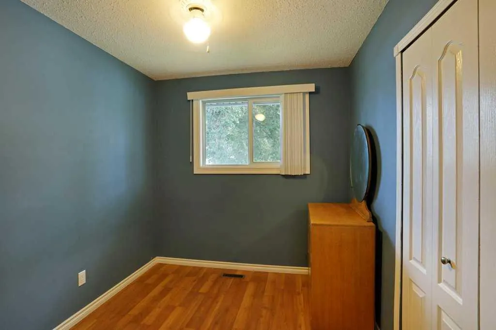 15 Westbrook Crescent W
