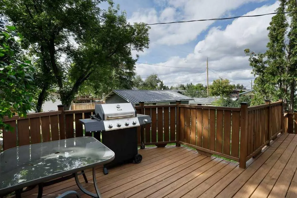 15 Westbrook Crescent W
