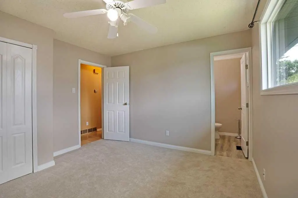 15 Westbrook Crescent W