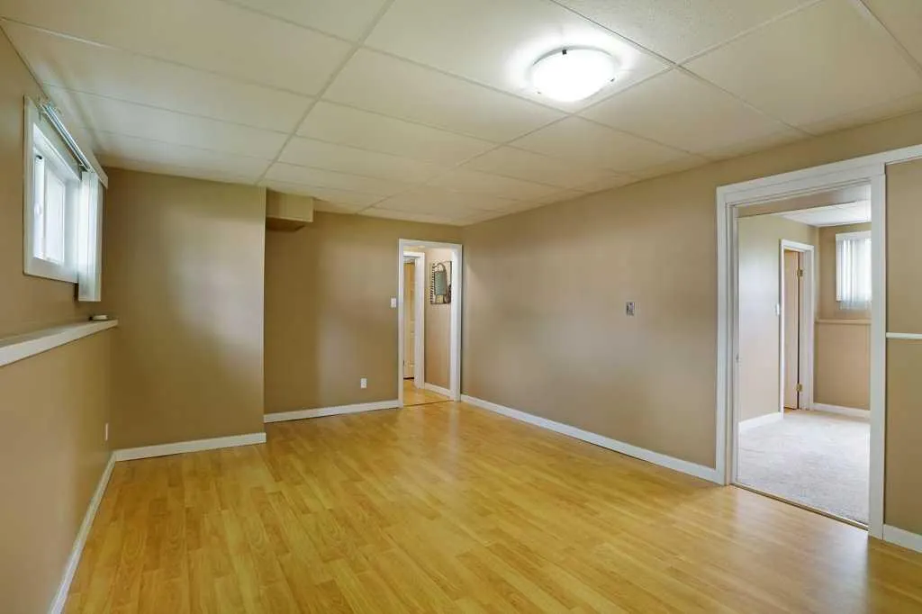 15 Westbrook Crescent W