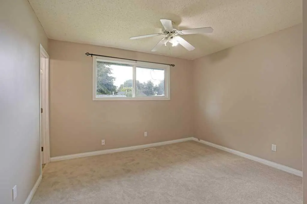 15 Westbrook Crescent W