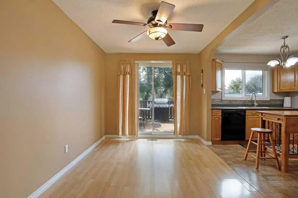 15 Westbrook Crescent W