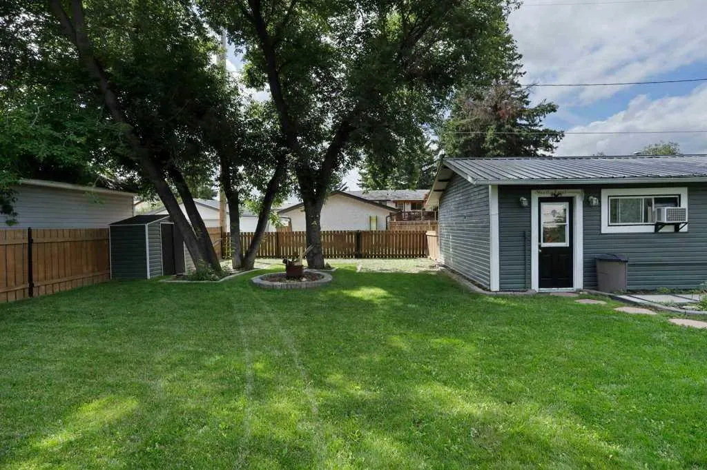 15 Westbrook Crescent W