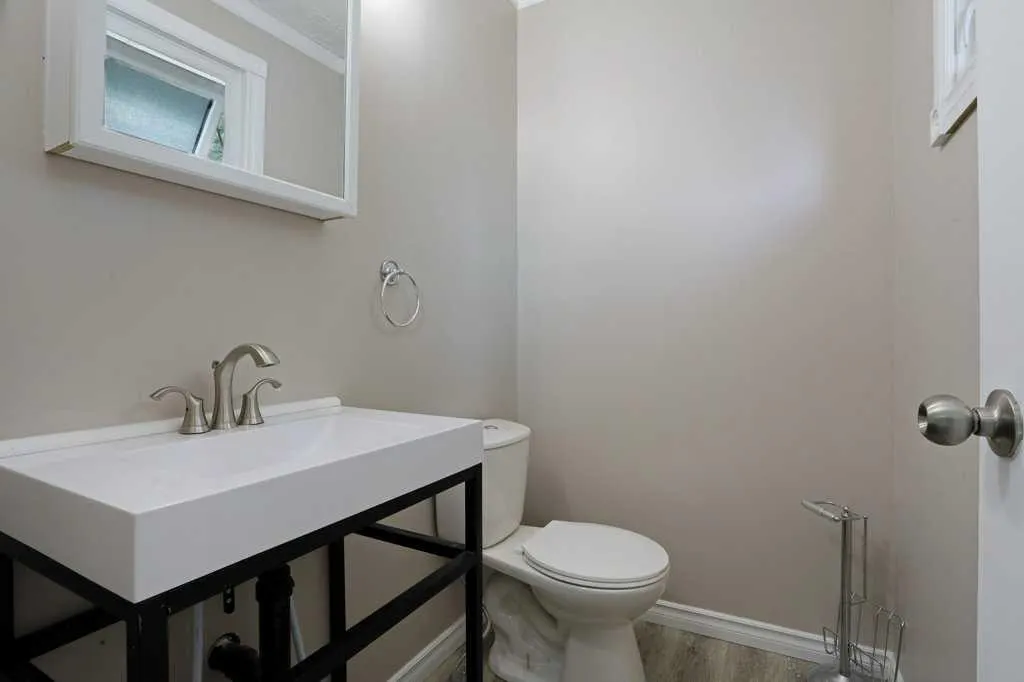 15 Westbrook Crescent W