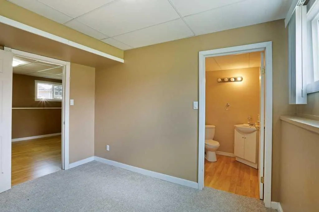 15 Westbrook Crescent W