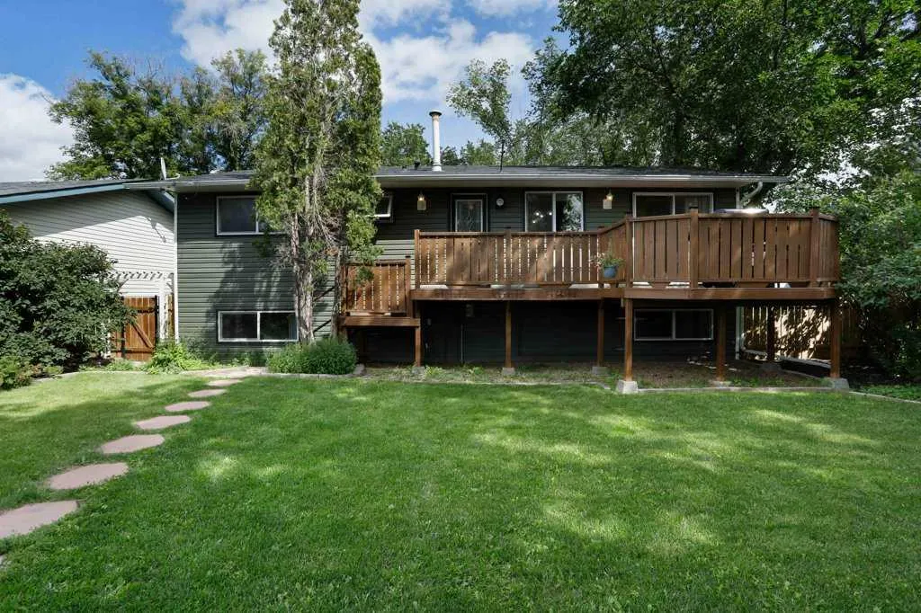 15 Westbrook Crescent W