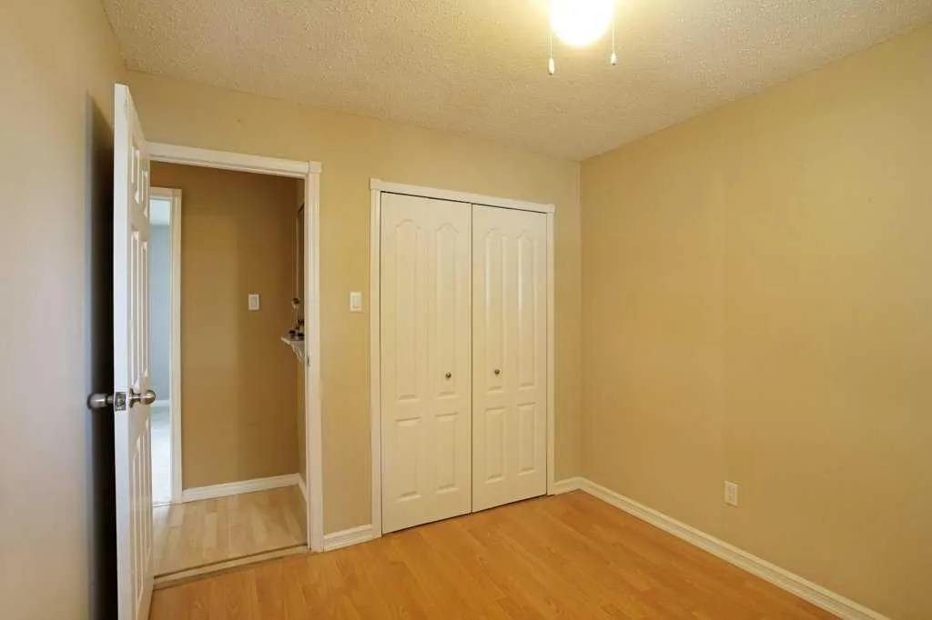 15 Westbrook Crescent W