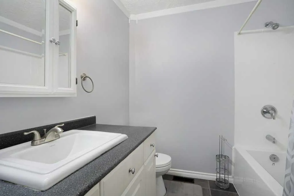 15 Westbrook Crescent W