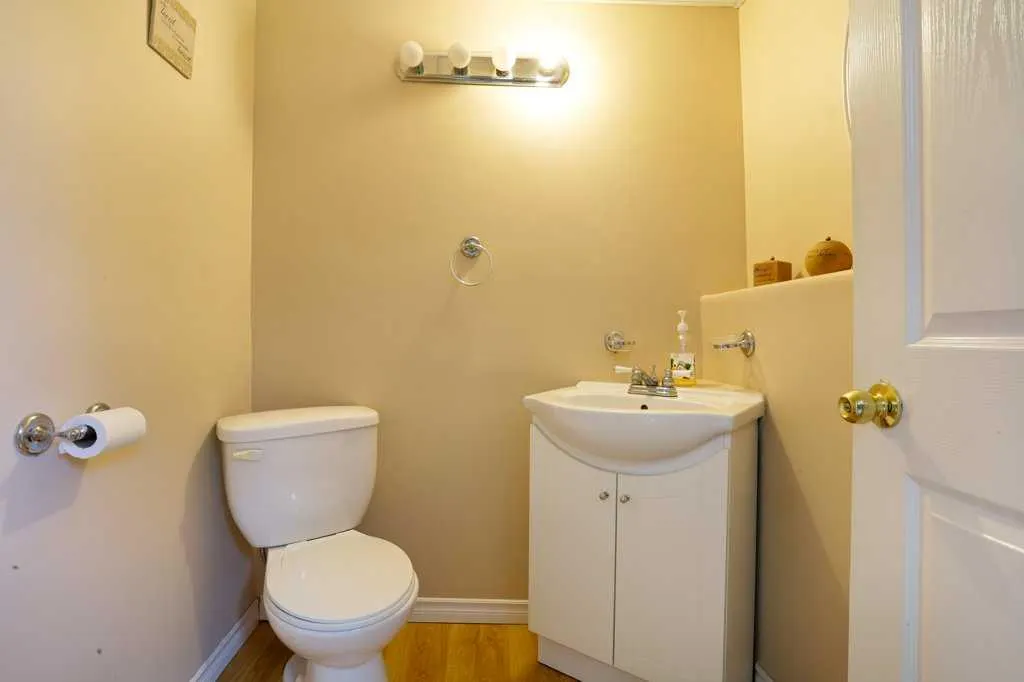 15 Westbrook Crescent W