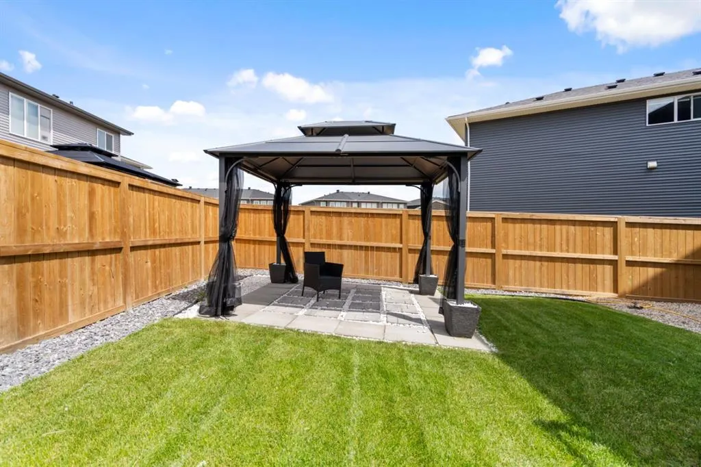 104 Carringsby Manor NW