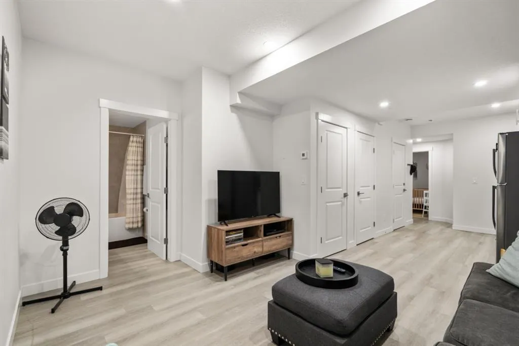 104 Carringsby Manor NW
