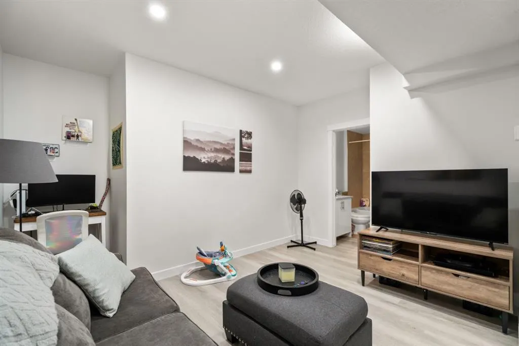 104 Carringsby Manor NW