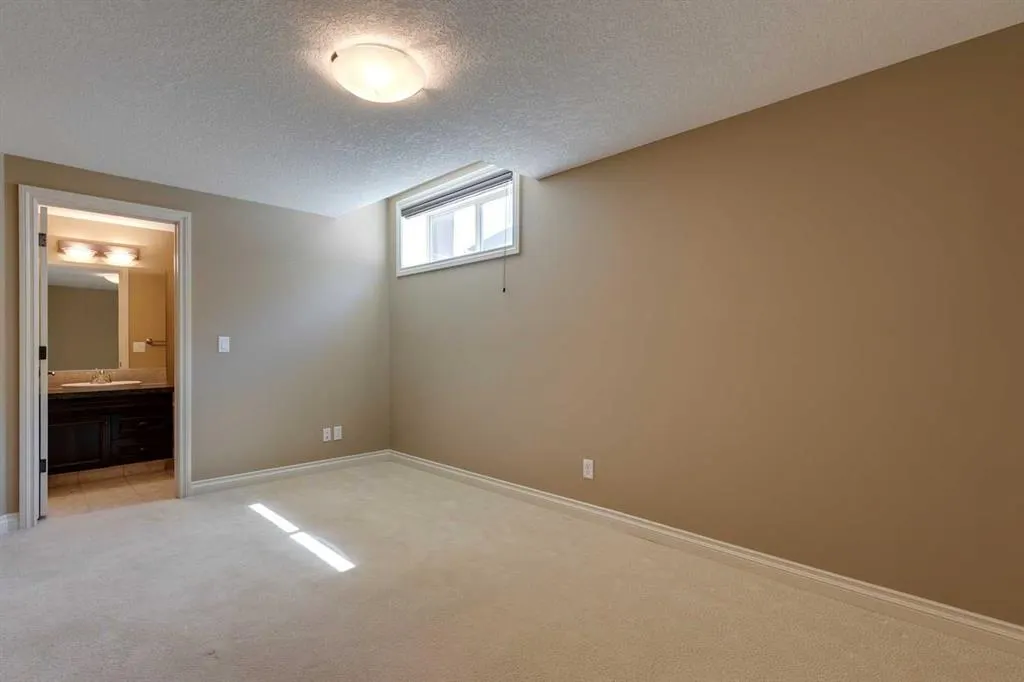 144 Tuscany Ravine Heights NW