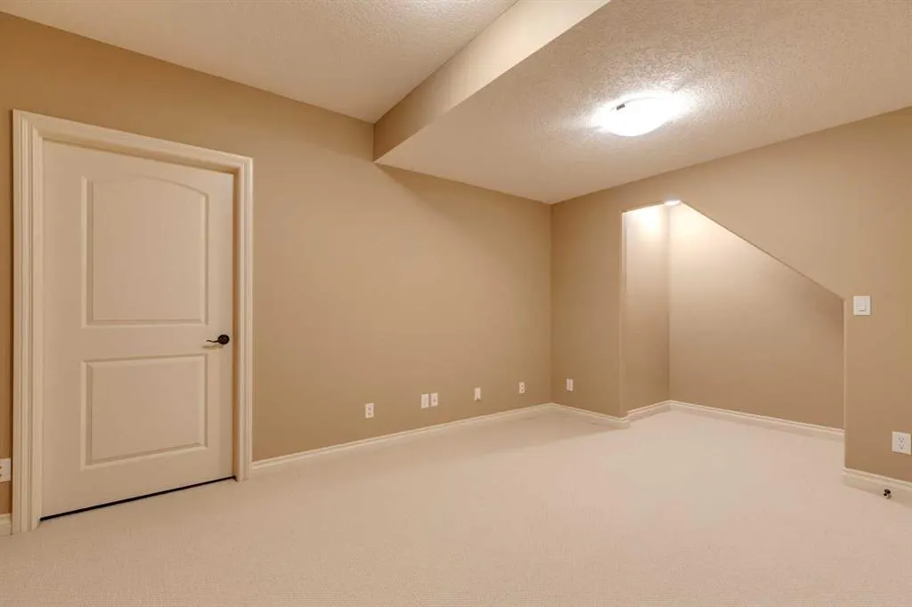 144 Tuscany Ravine Heights NW