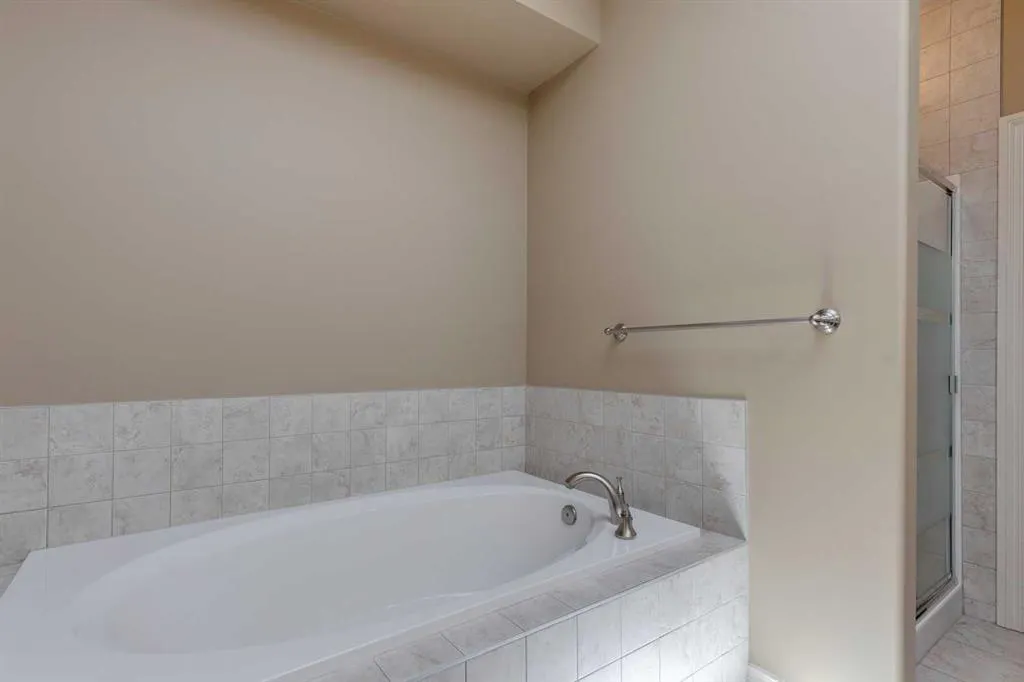 144 Tuscany Ravine Heights NW