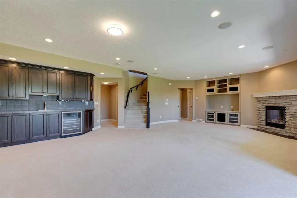 144 Tuscany Ravine Heights NW