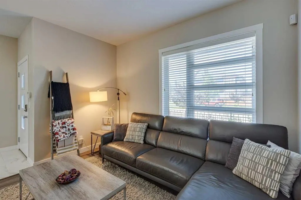 385 Midtown Gate SW