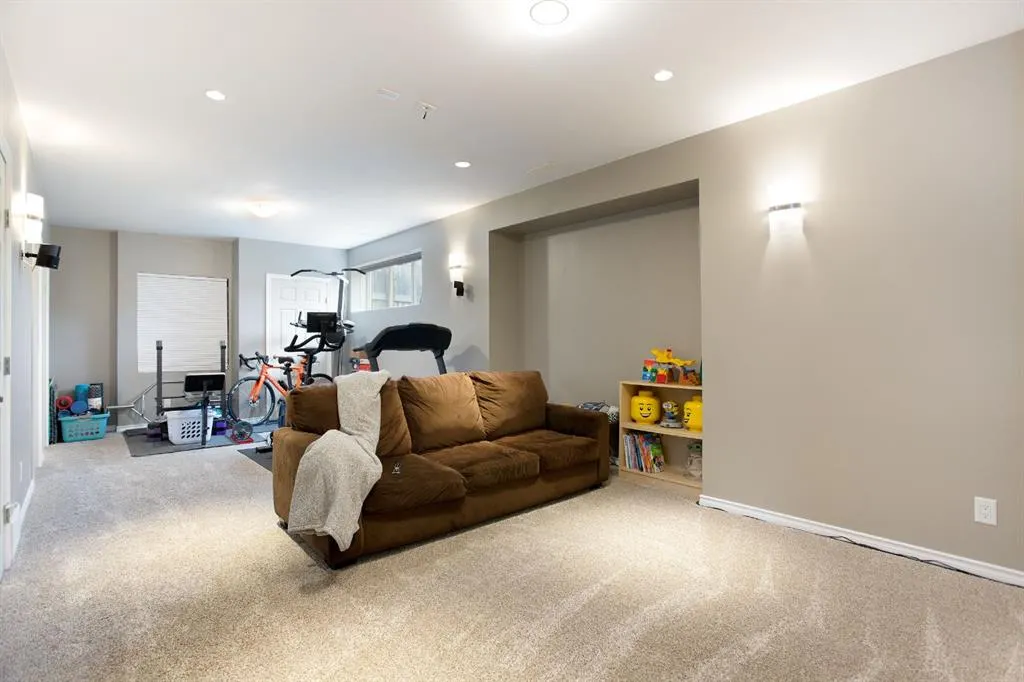 139 Windwood Grove SW