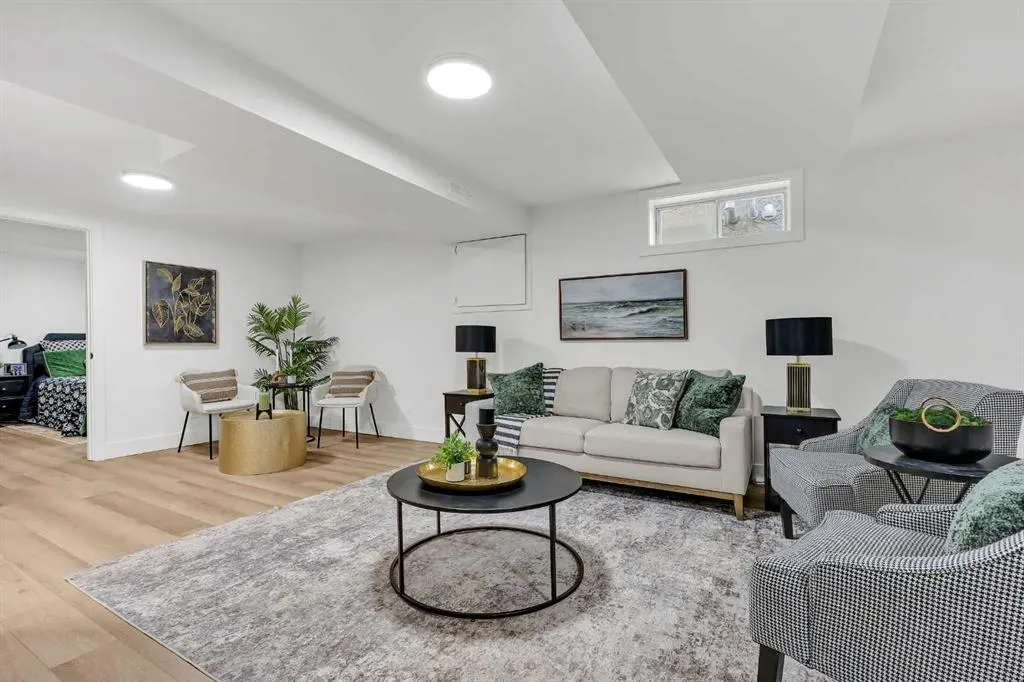 121 Woodford Close SW