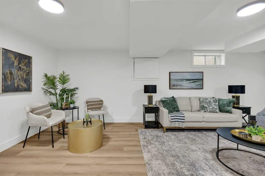 121 Woodford Close SW