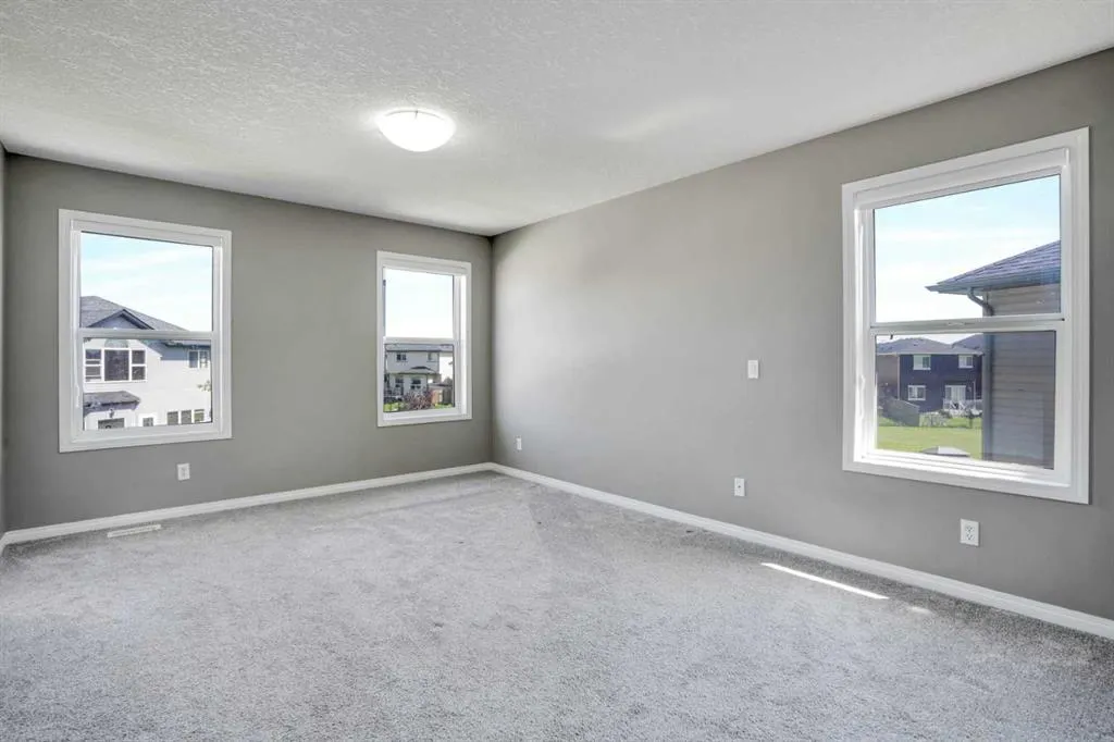 27 Taralake Mews NE