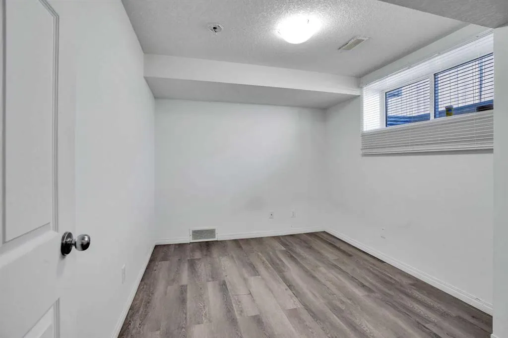 27 Taralake Mews NE