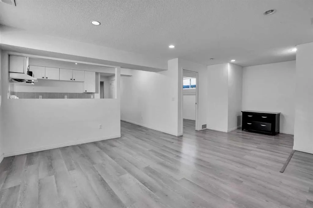 27 Taralake Mews NE