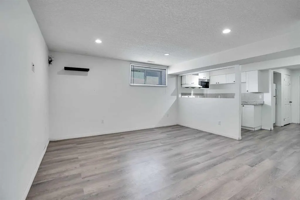 27 Taralake Mews NE
