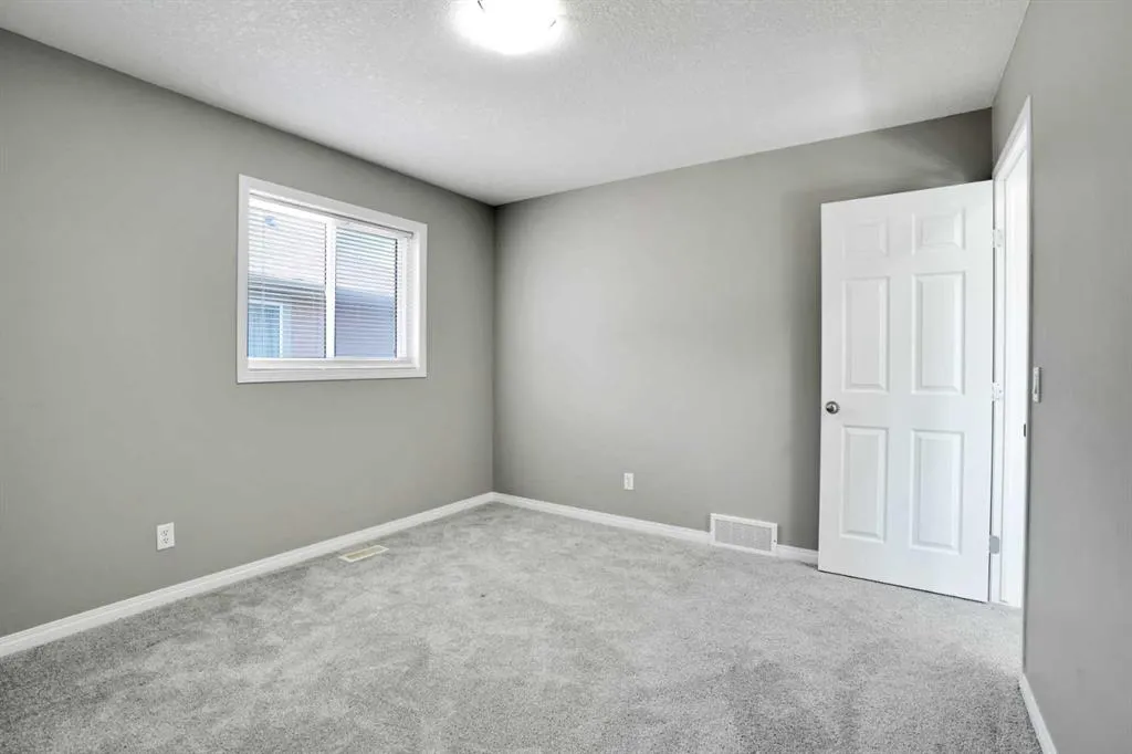 27 Taralake Mews NE