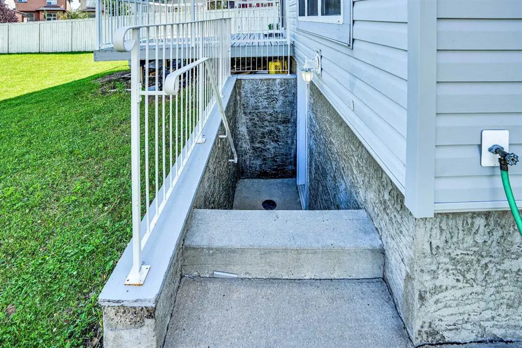 27 Taralake Mews NE