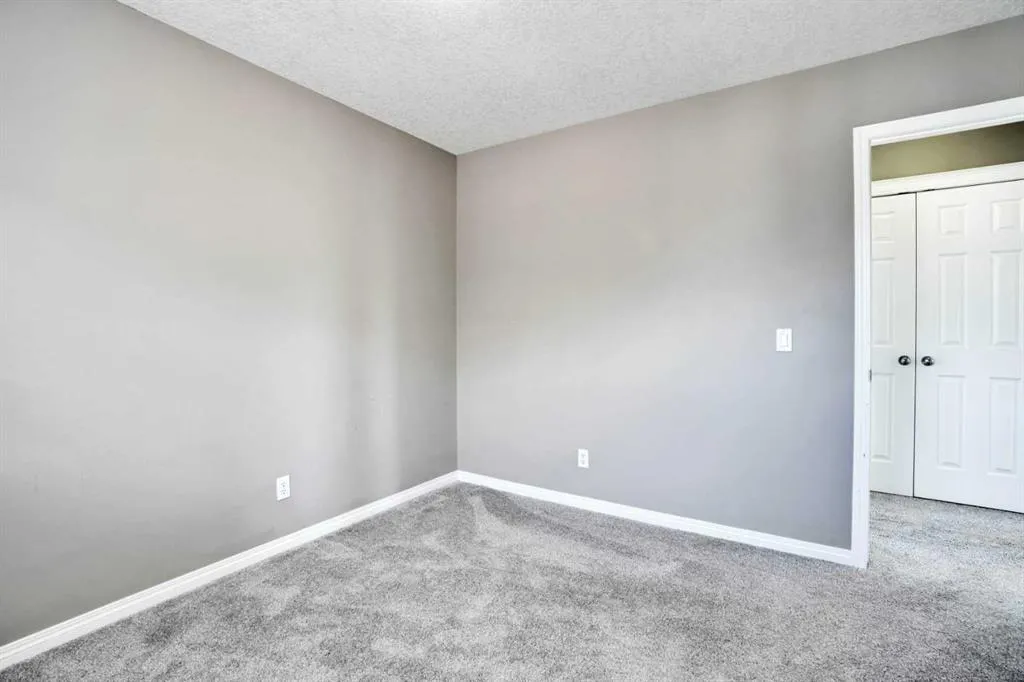 27 Taralake Mews NE