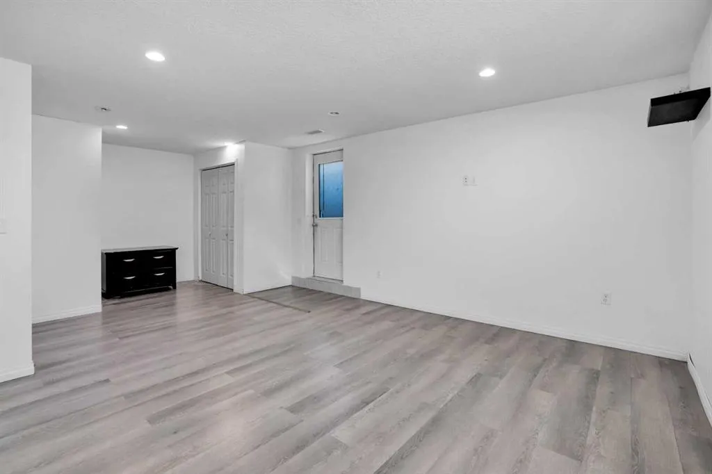 27 Taralake Mews NE
