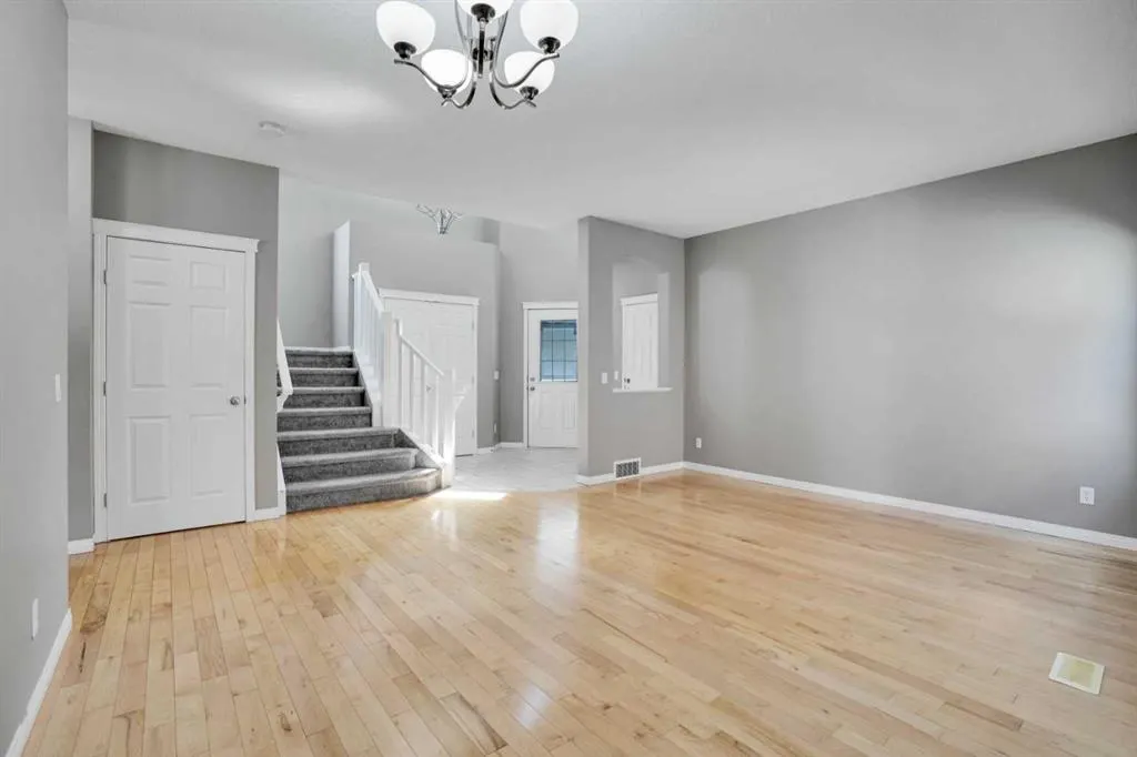 27 Taralake Mews NE