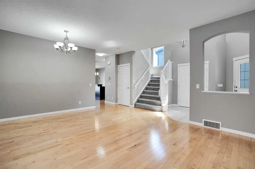 27 Taralake Mews NE