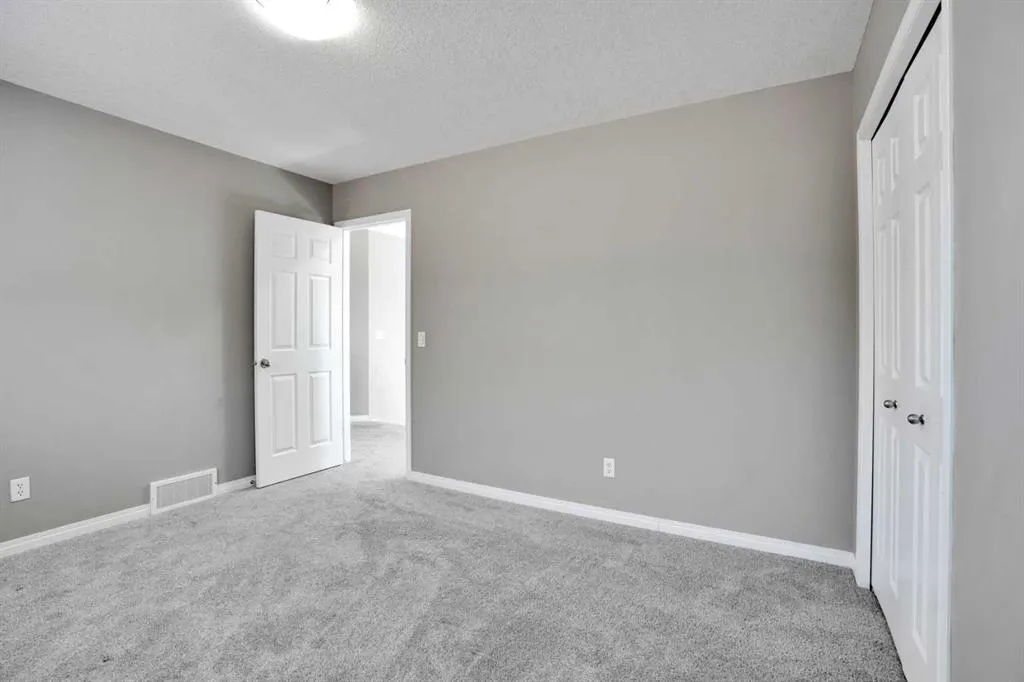 27 Taralake Mews NE