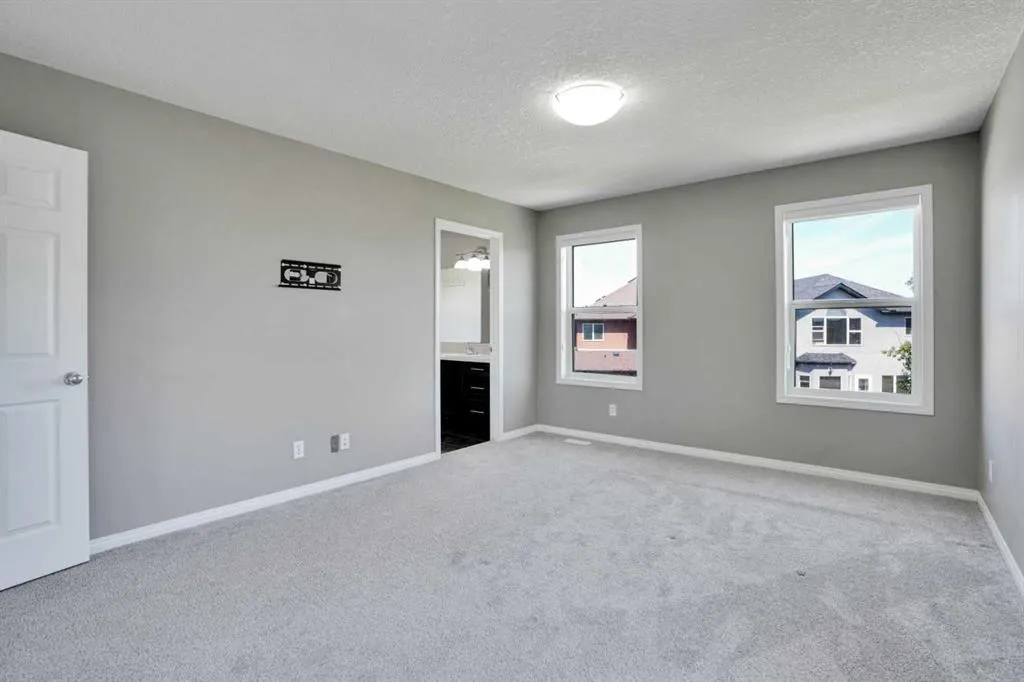 27 Taralake Mews NE