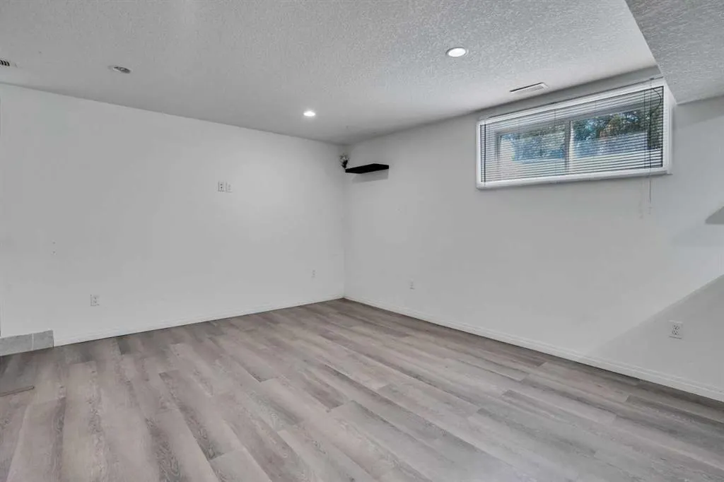 27 Taralake Mews NE