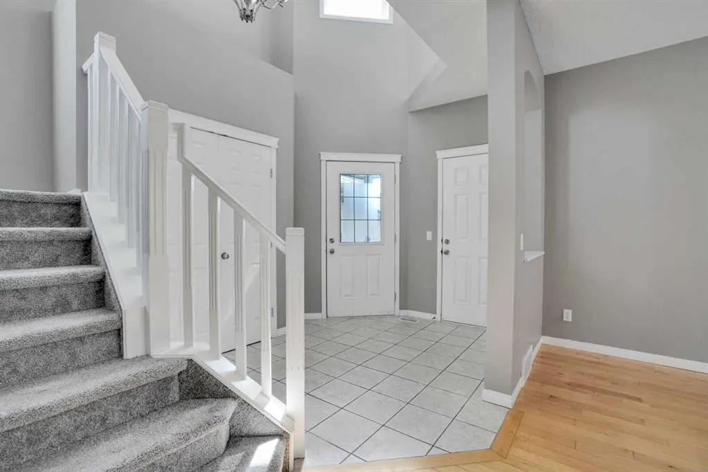 27 Taralake Mews NE