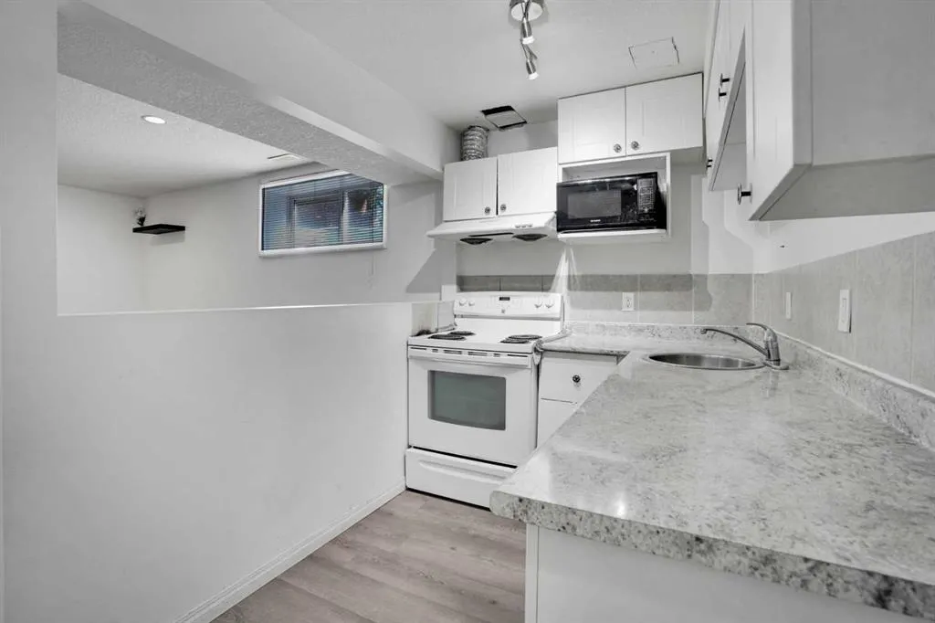 27 Taralake Mews NE