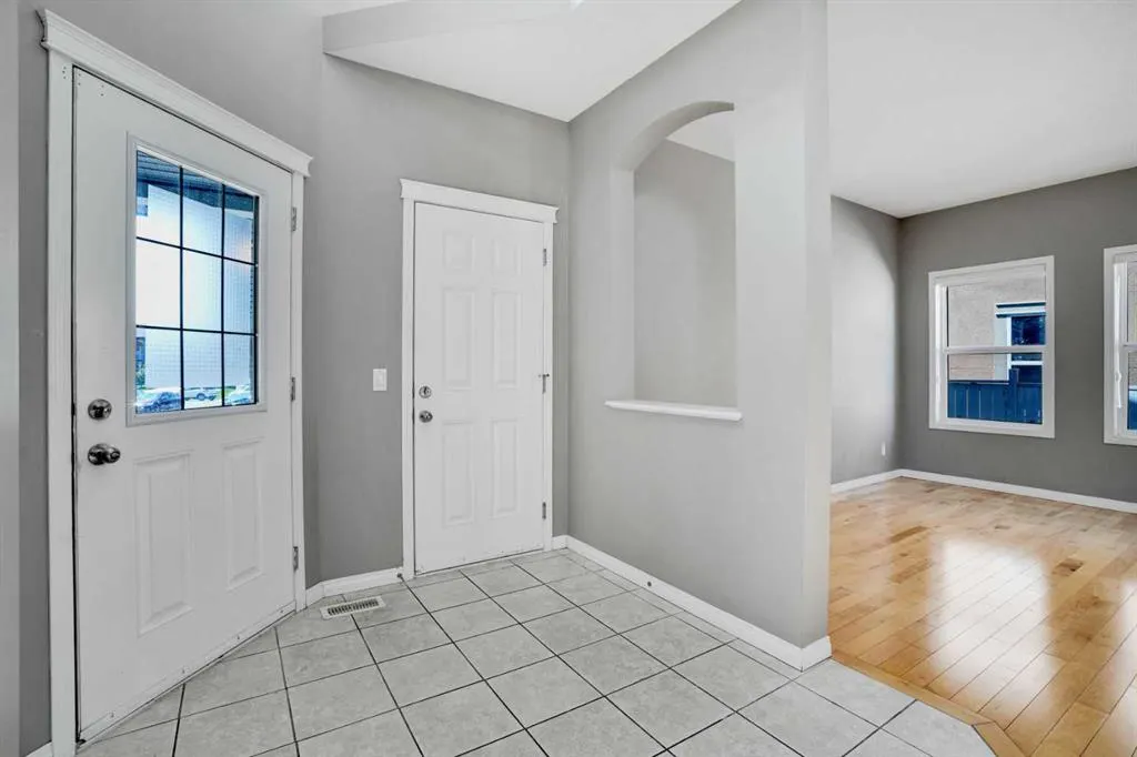 27 Taralake Mews NE