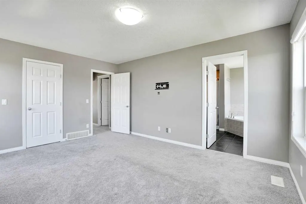 27 Taralake Mews NE