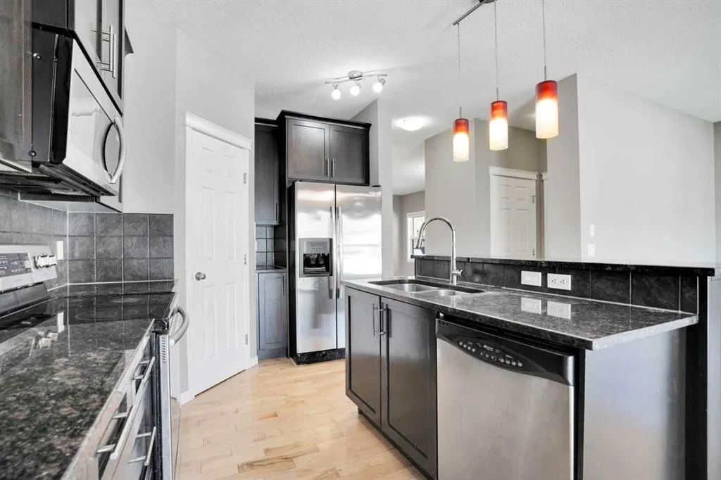 27 Taralake Mews NE